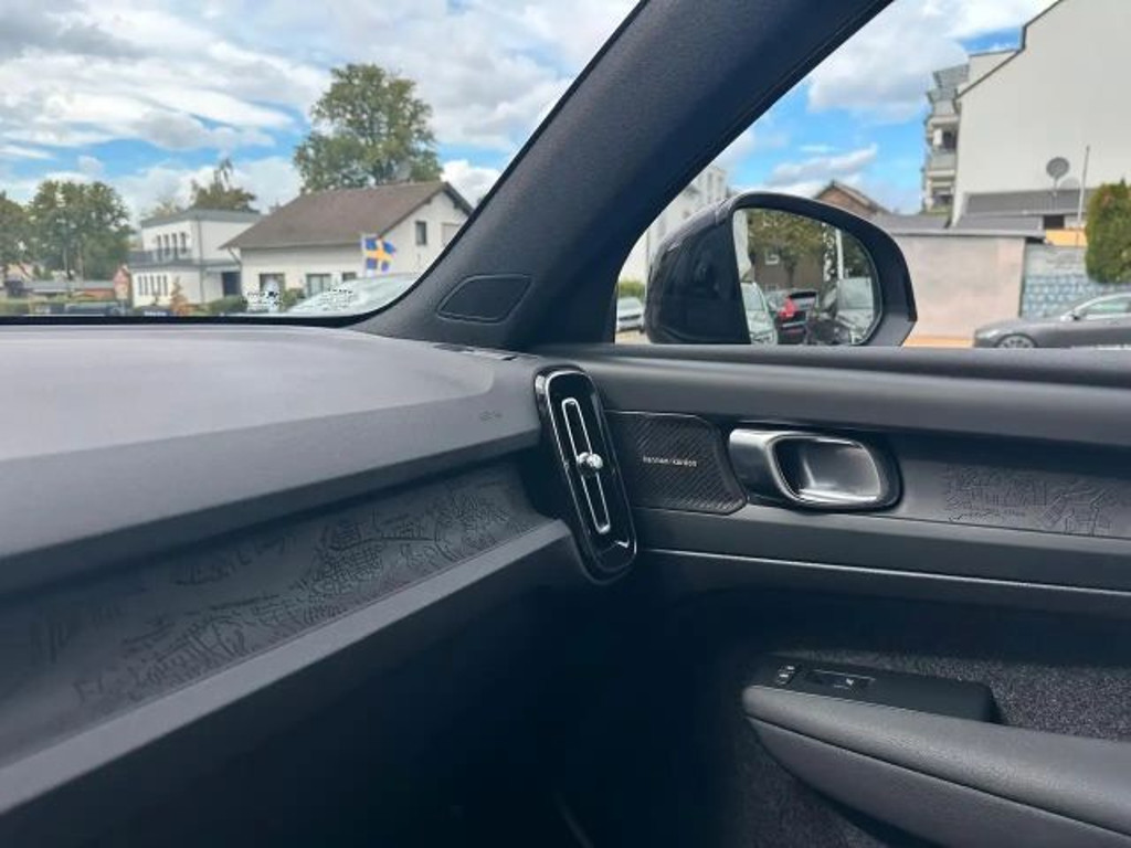 Volvo EX40