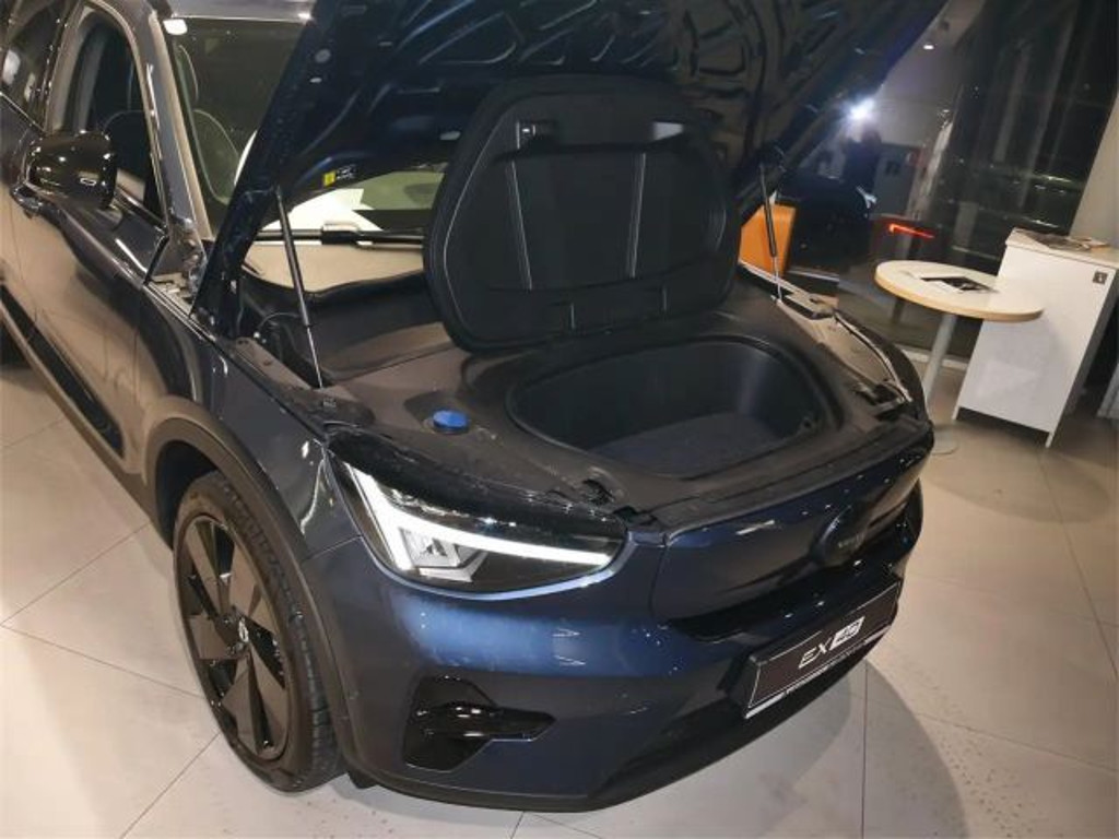 Volvo EX40