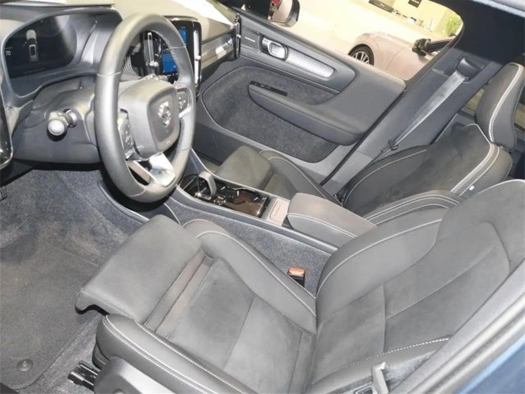 Volvo EX40