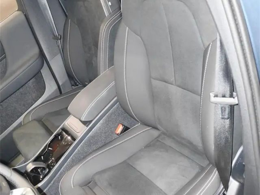 Volvo EX40