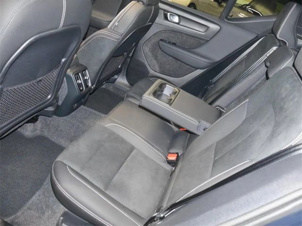 Volvo EX40