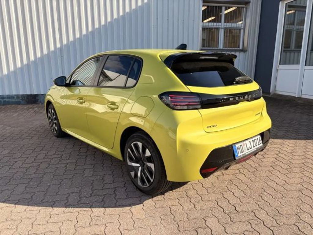 Peugeot e-208
