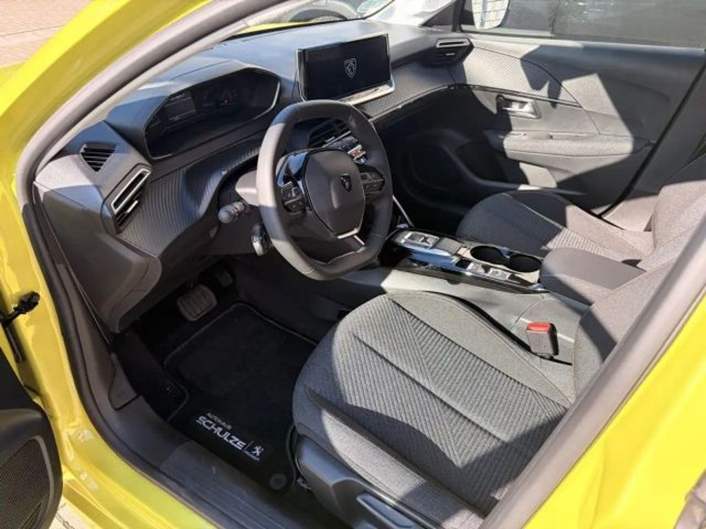 Peugeot e-208