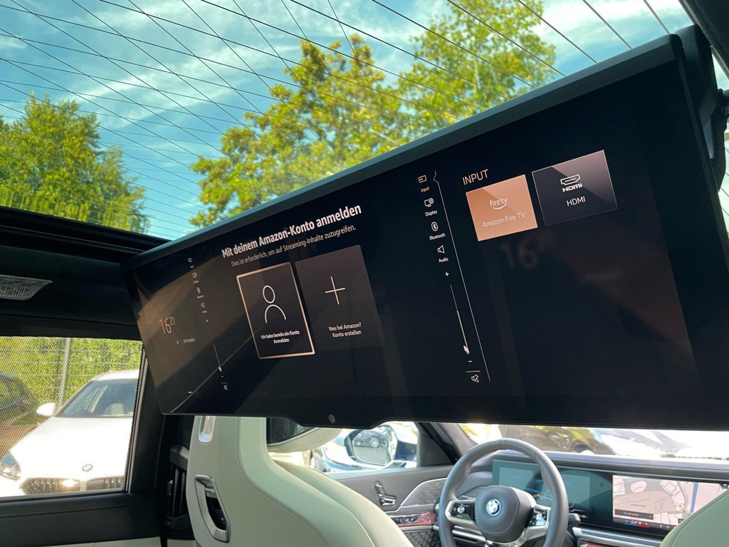 BMW i7