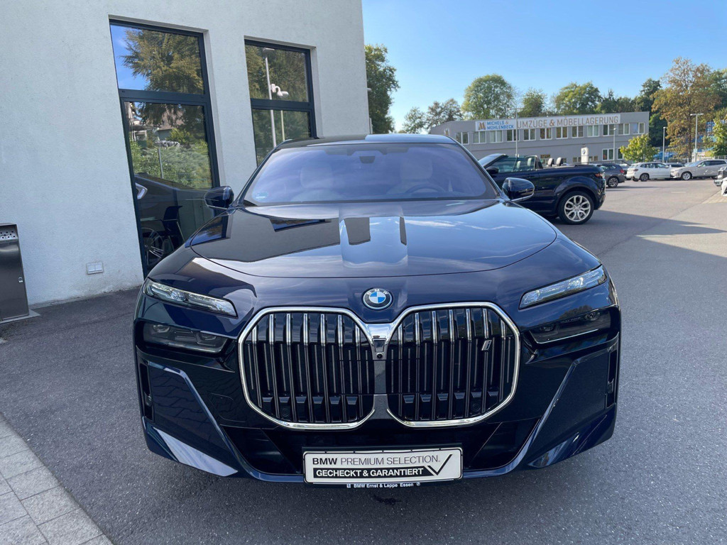 BMW i7