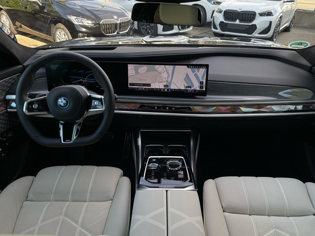 BMW i7