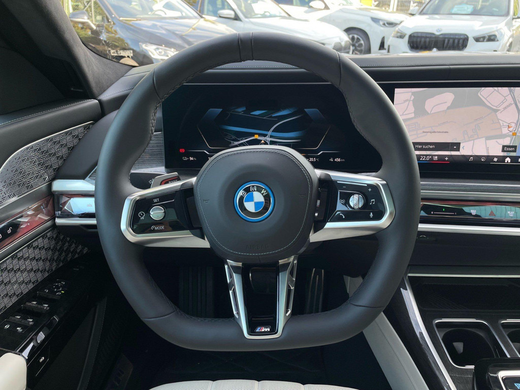 BMW i7