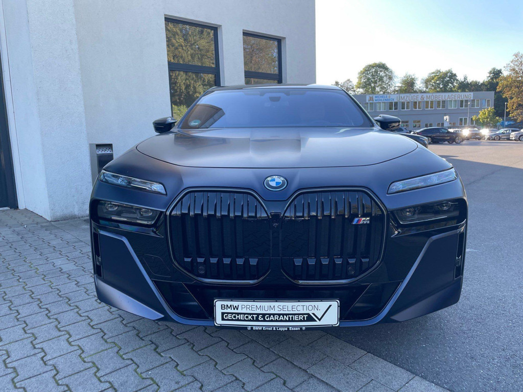BMW i7