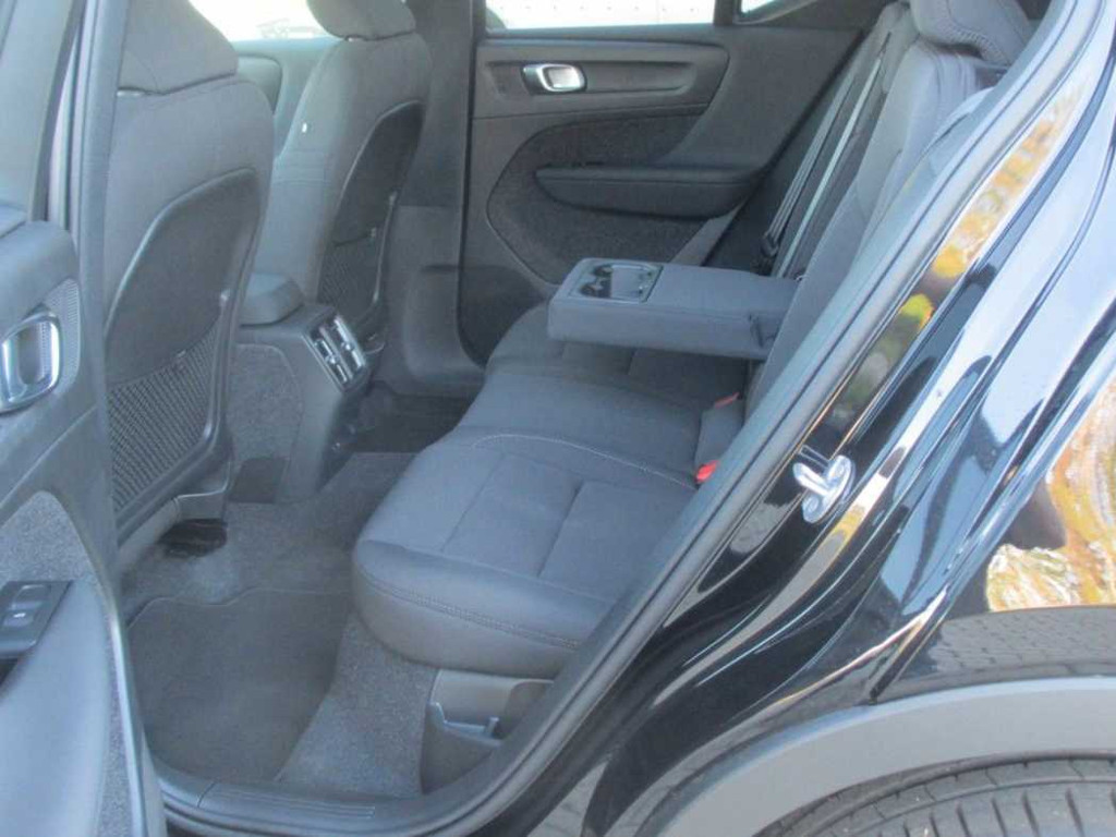 Volvo EX40