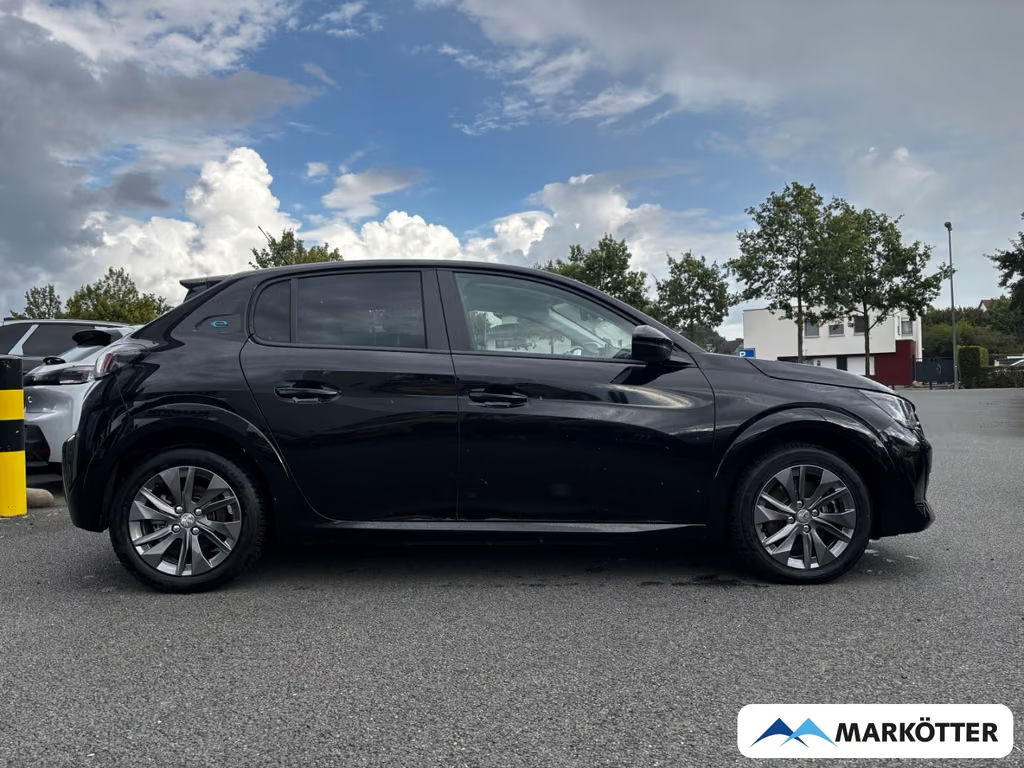 Peugeot e-208