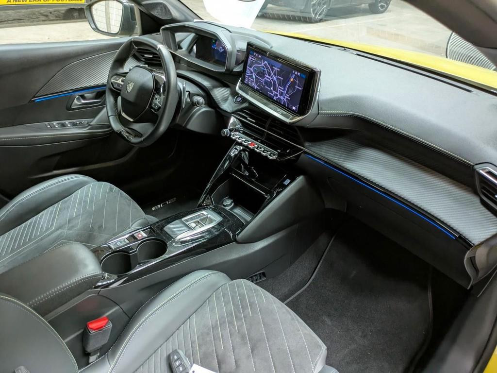 Peugeot e-208