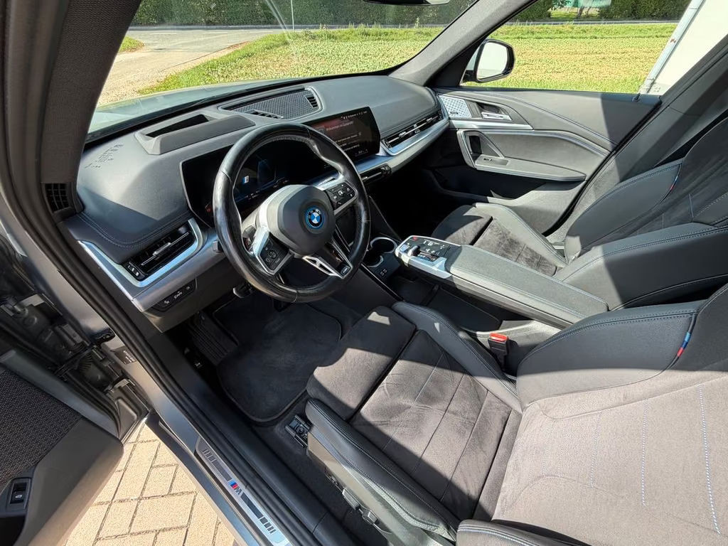 BMW iX1
