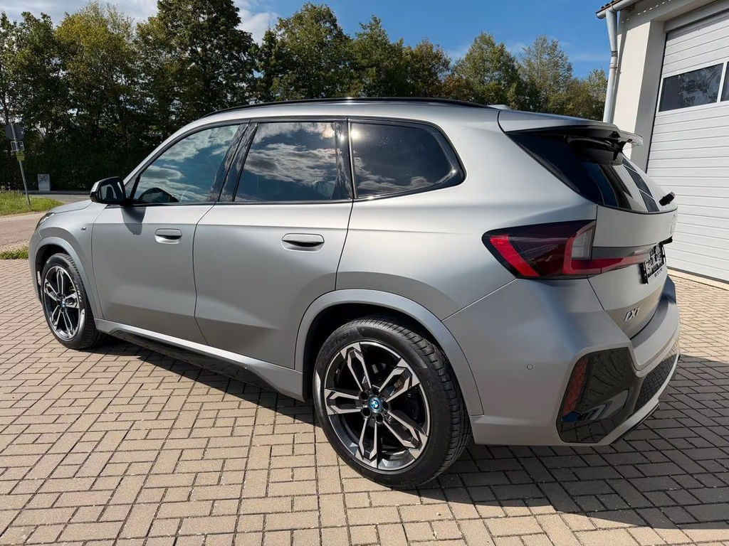 BMW iX1