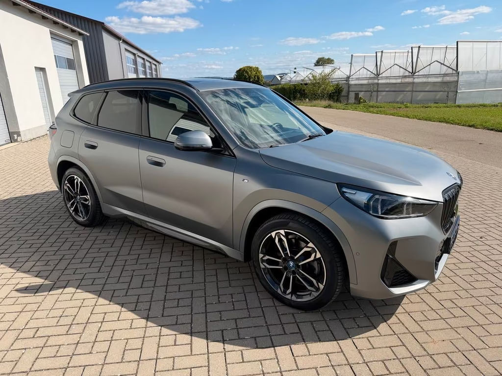BMW iX1