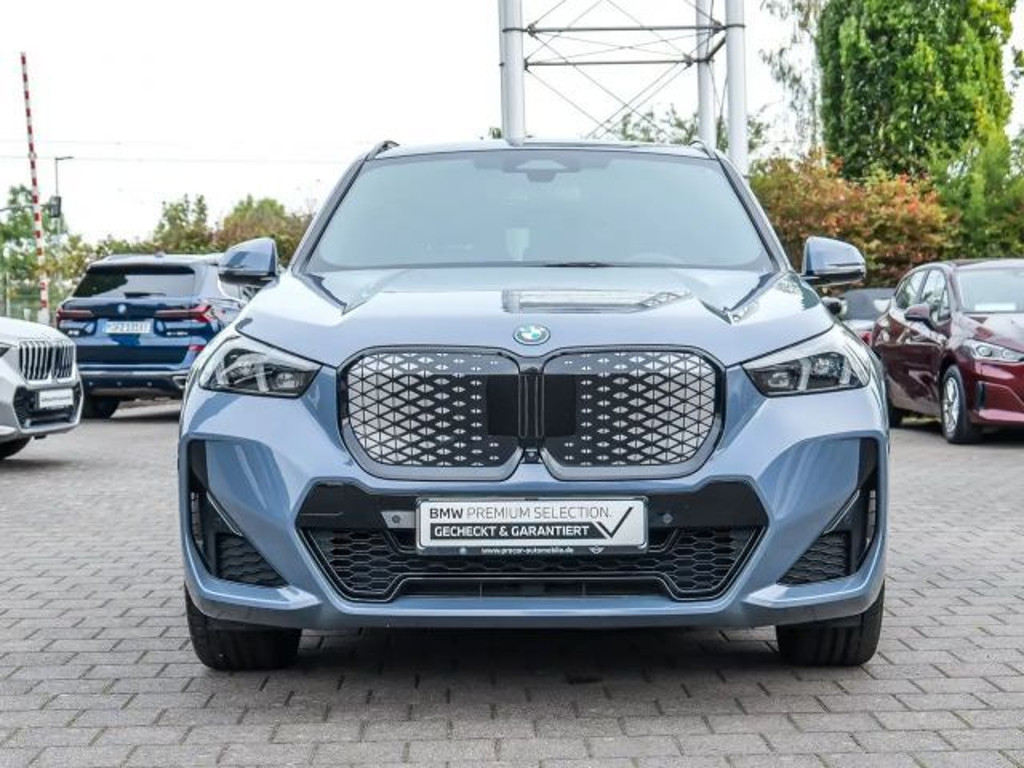 BMW iX1