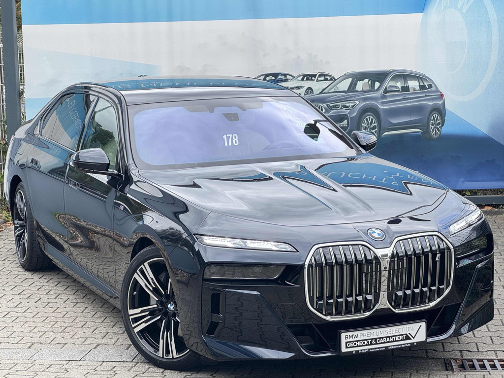 BMW i7