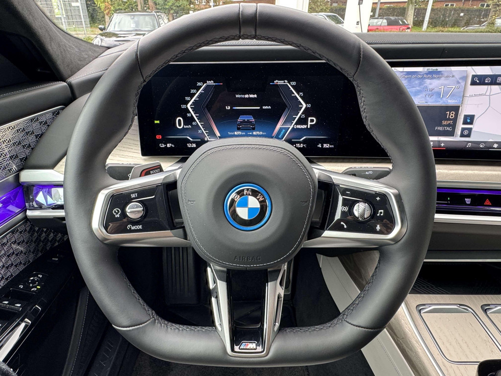 BMW i7