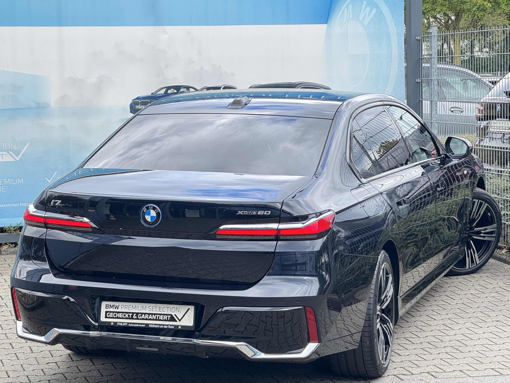BMW i7