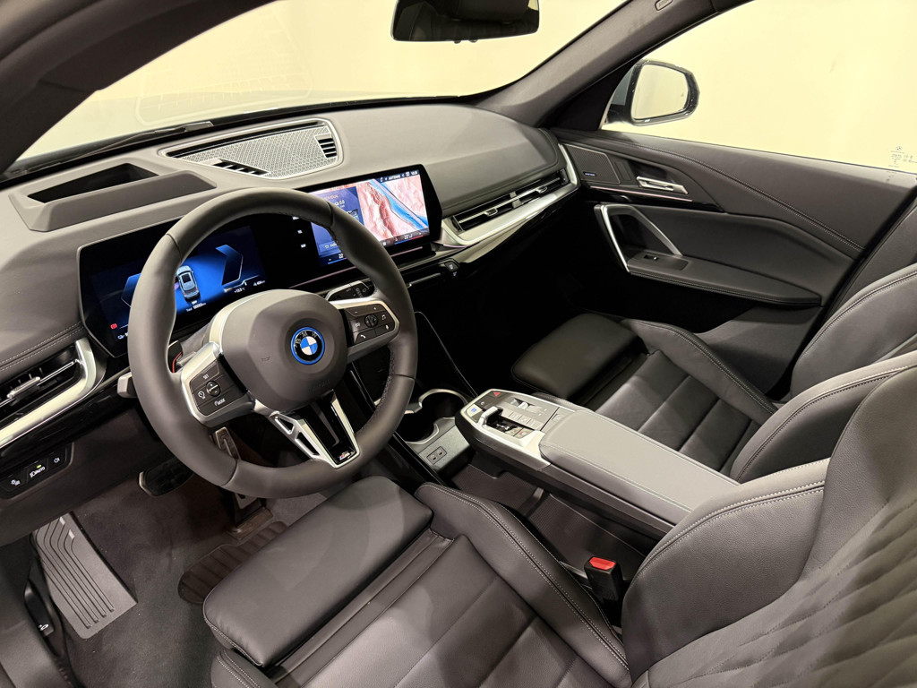 BMW iX1