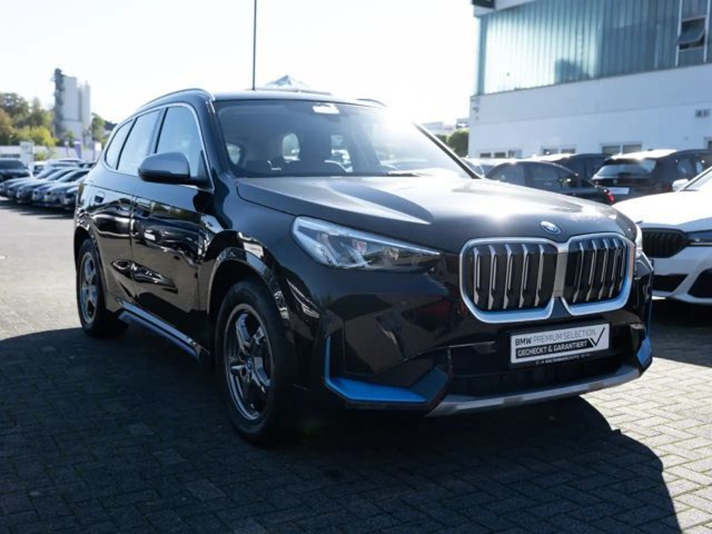 BMW iX1