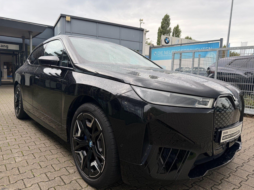 BMW iX