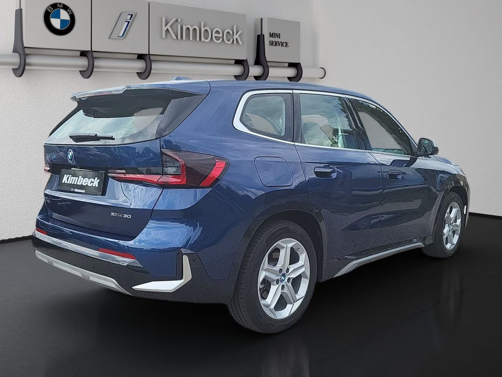 BMW iX1