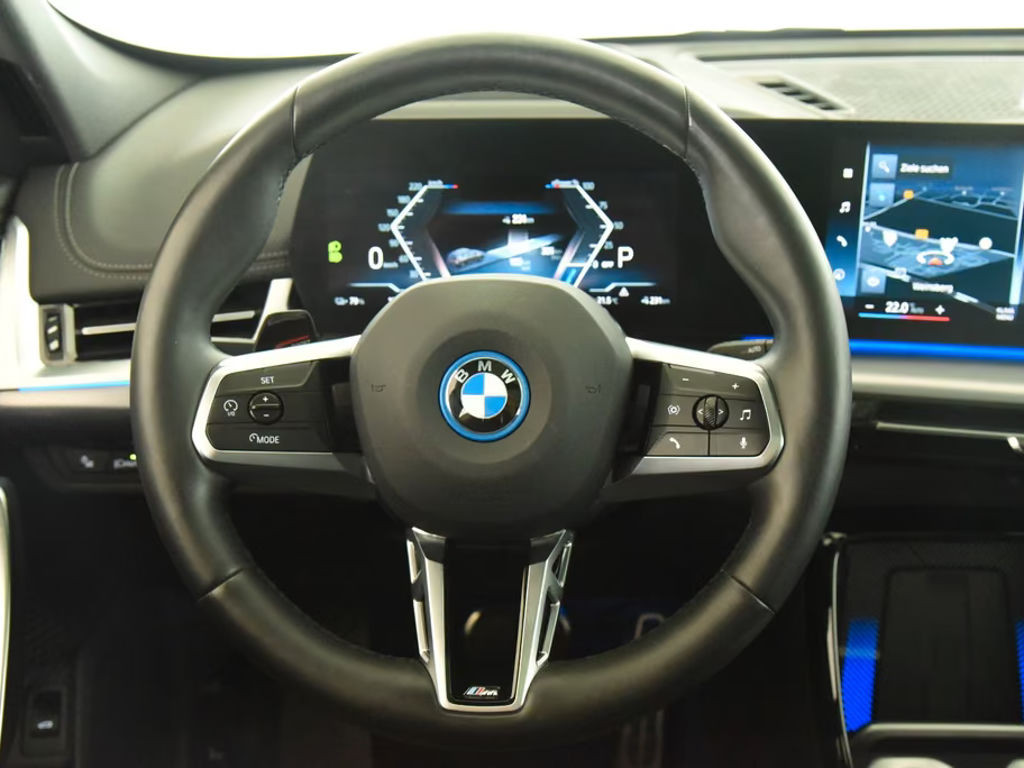 BMW iX1
