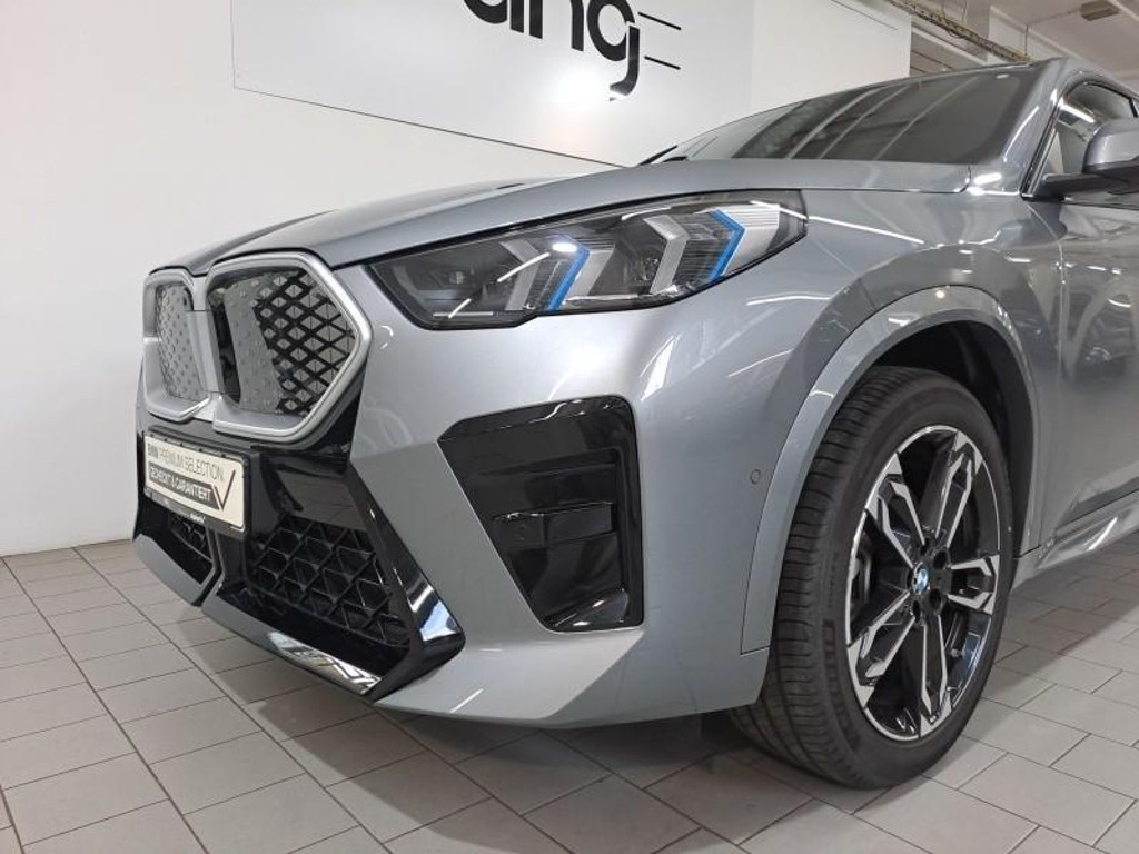 BMW iX2 xDrive30
