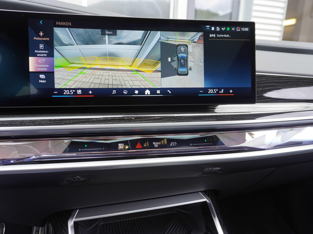 BMW i7