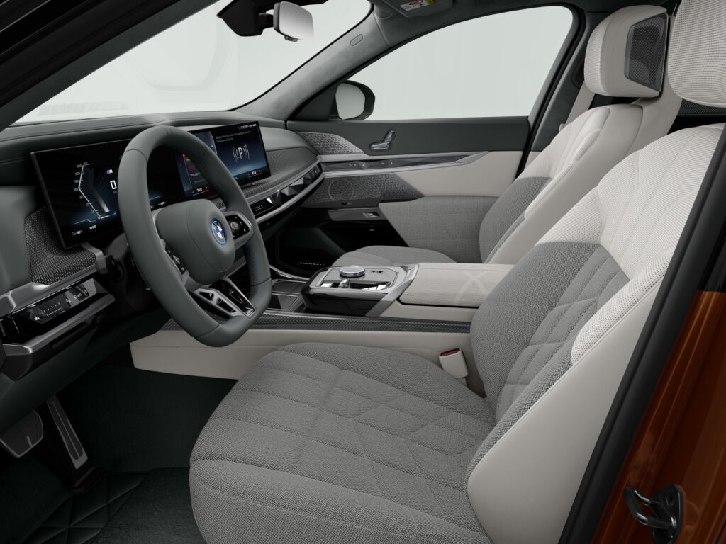 BMW i7