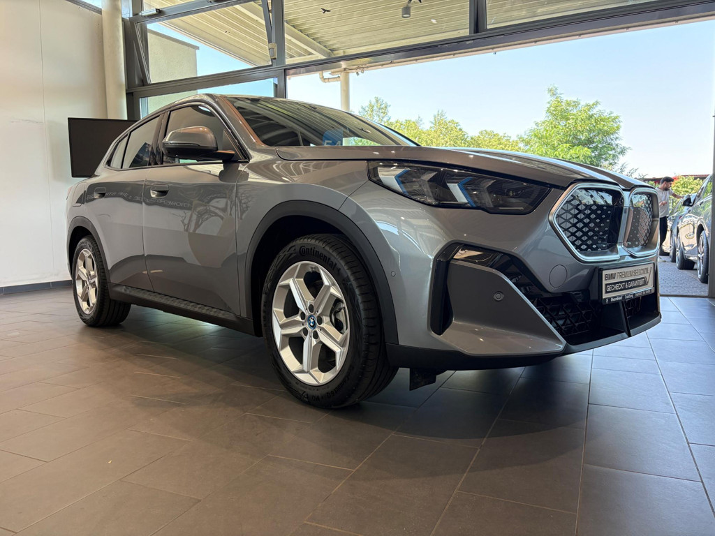 BMW iX2 xDrive30