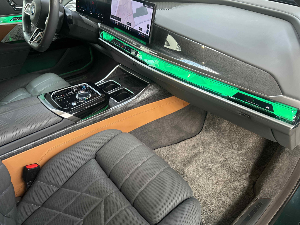 BMW i7