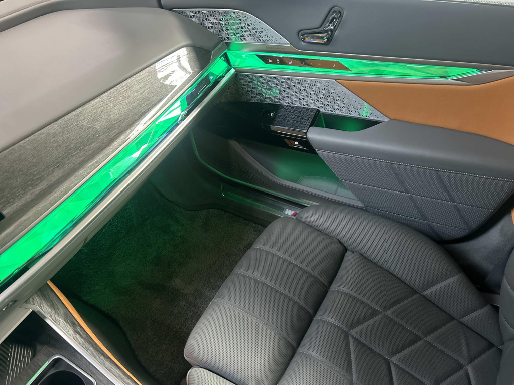 BMW i7