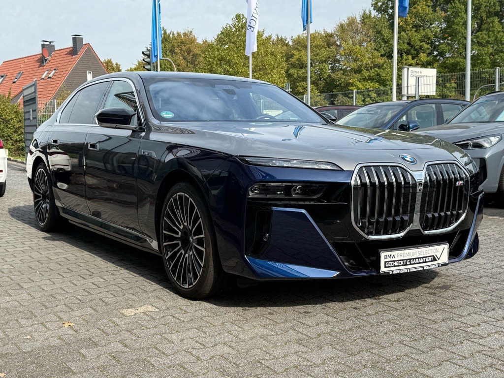BMW i7
