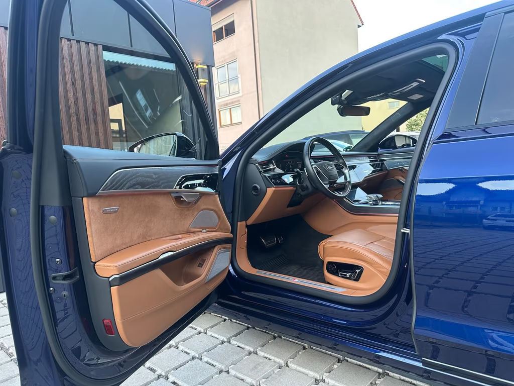 Audi S8