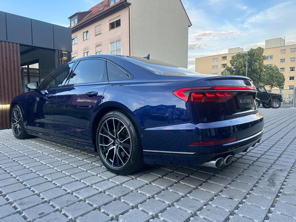 Audi S8