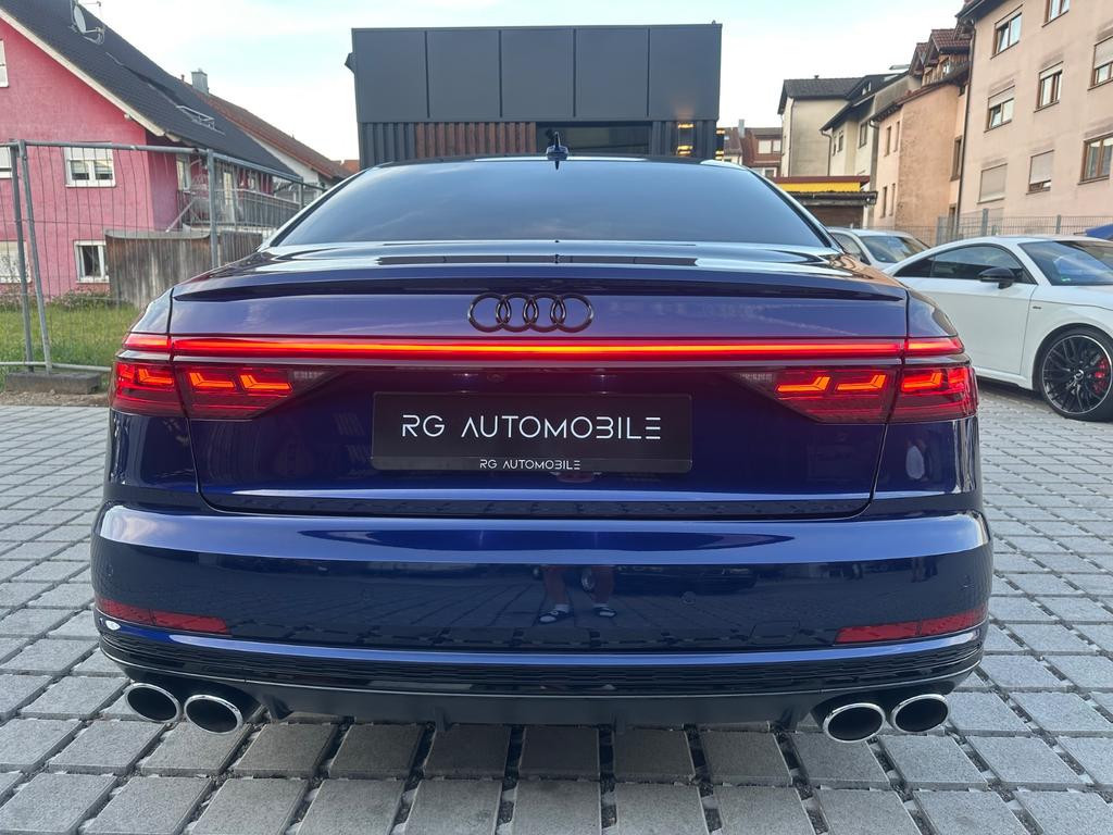 Audi S8