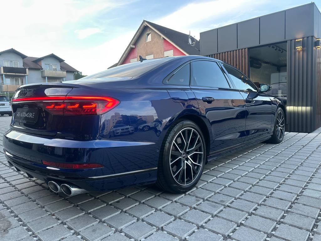 Audi S8