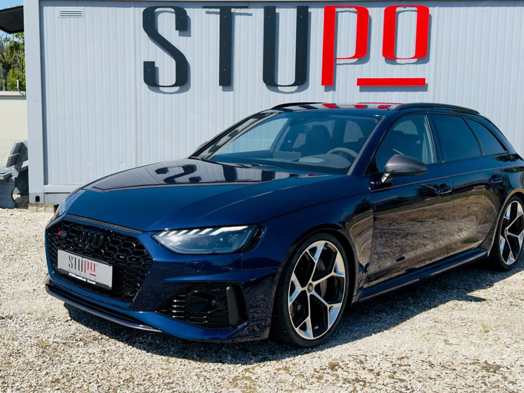 Audi RS4 Competition