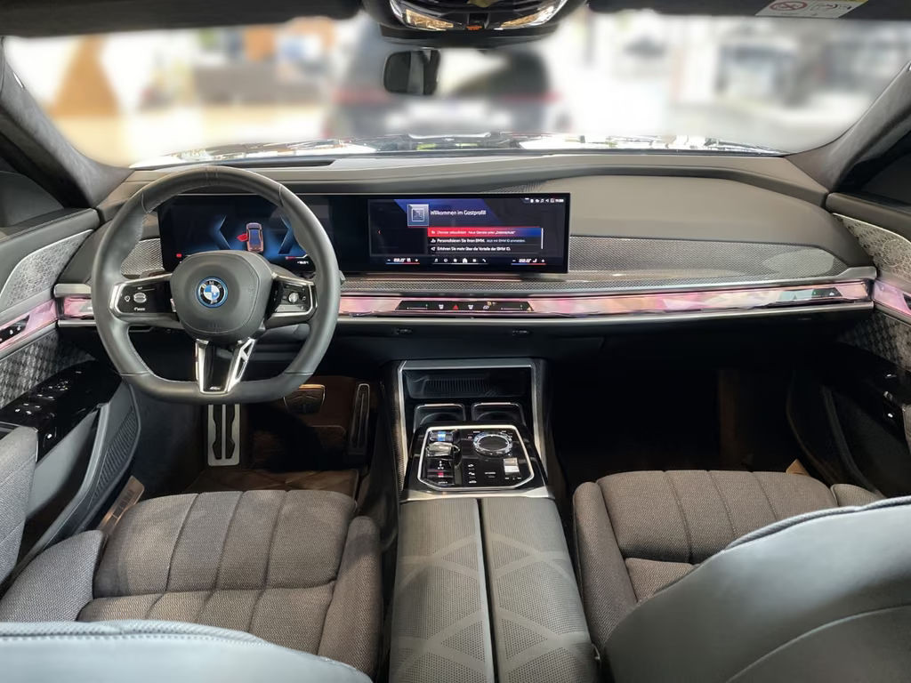 BMW i7