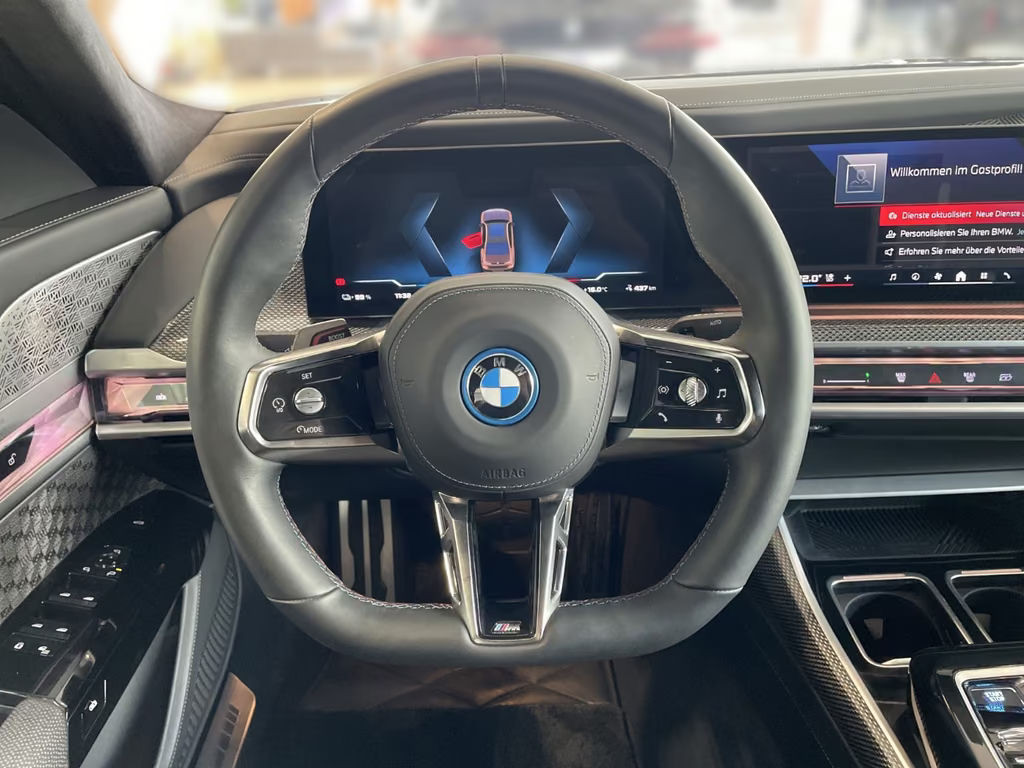 BMW i7