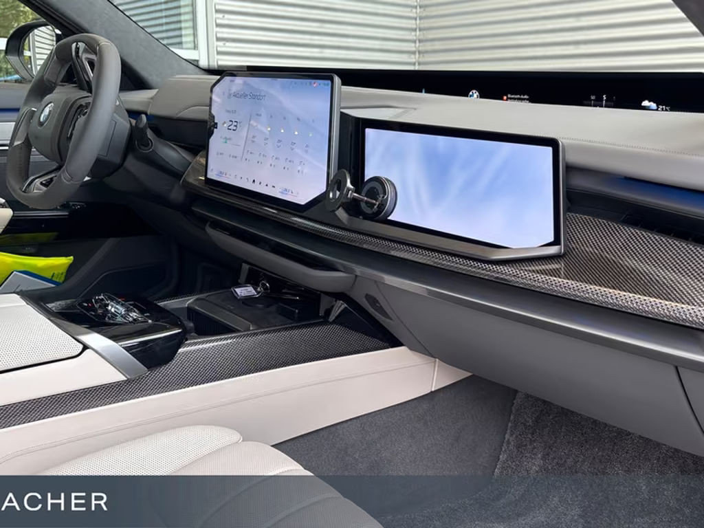 BMW i7