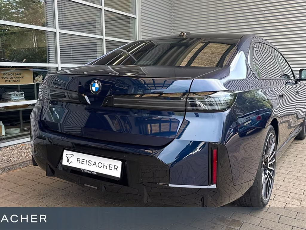 BMW i7