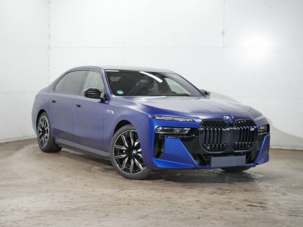 BMW i7