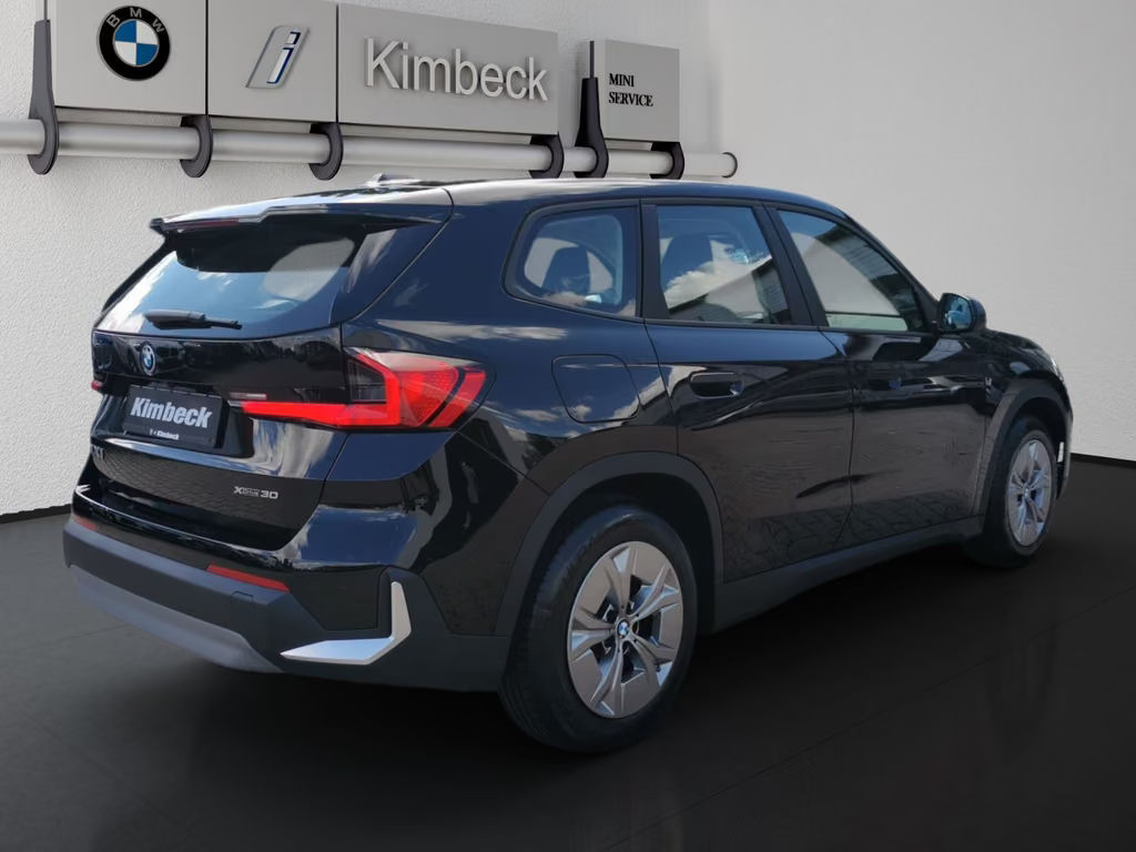 BMW iX1