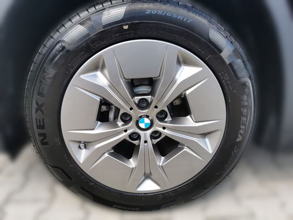 BMW iX1