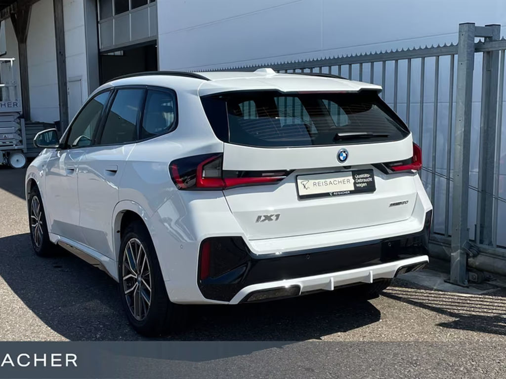 BMW iX1