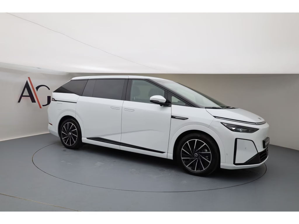 Xpeng X9 Long Range FWD