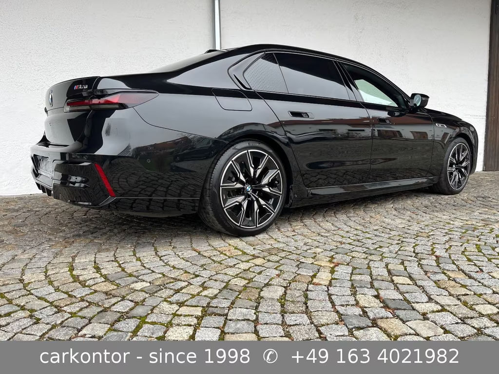 BMW i7