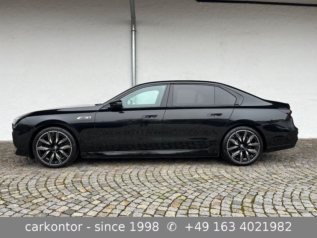 BMW i7